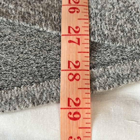 Simply Vera Vera Wang Womens Top Gray with White Pearls Size S Bell Slee… - Picture 10 of 12